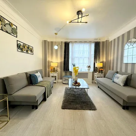 Beautiful Family Apartment Near Hyde Park